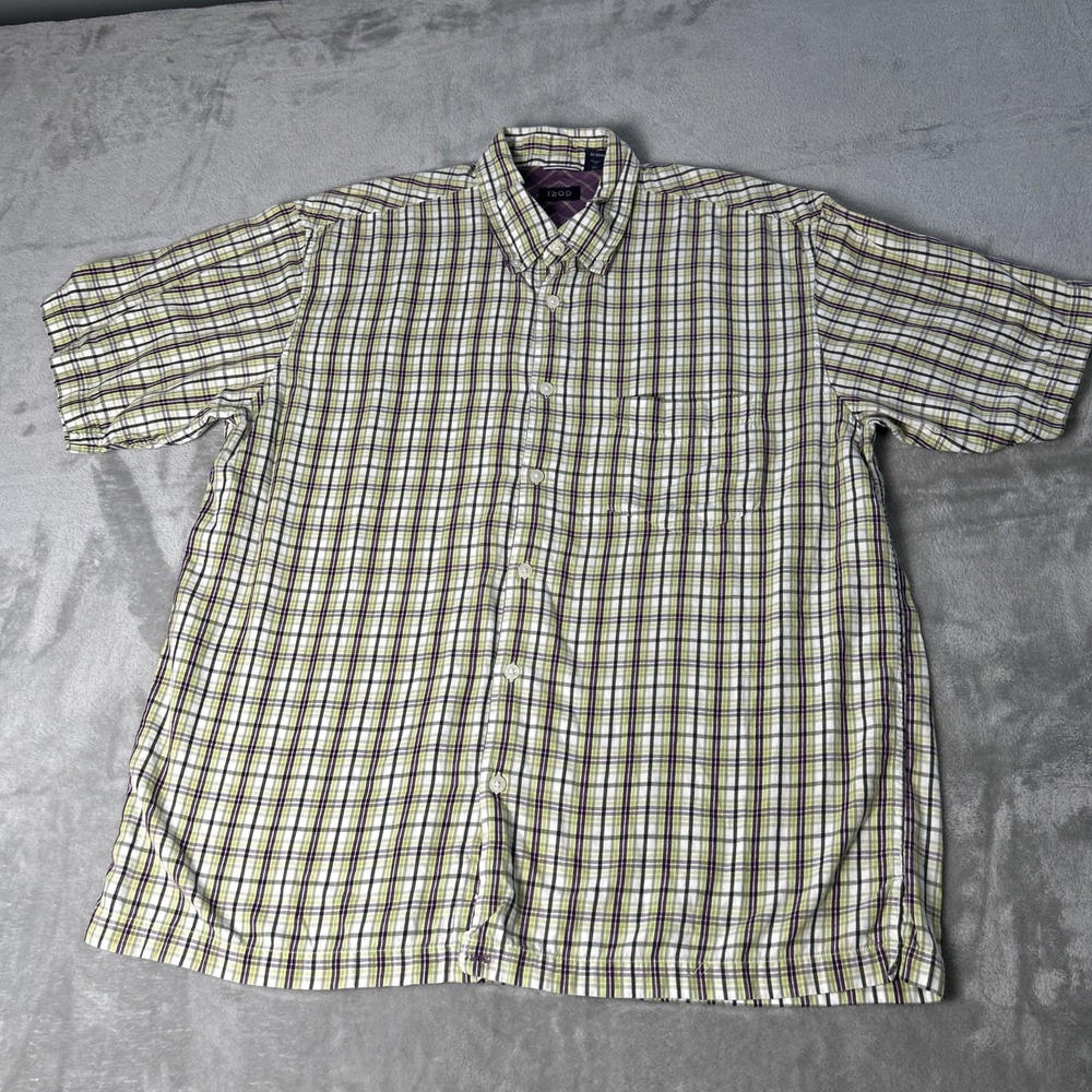 IZOD Button Down Men's Plaid Short Sleeved Shirt L 100% cotton